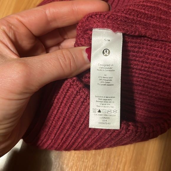 Lululemon Ribbed Merino Wool-Blend Knit Beanie. Unisex Size S/M. Pomegranate. - Picture 7 of 7
